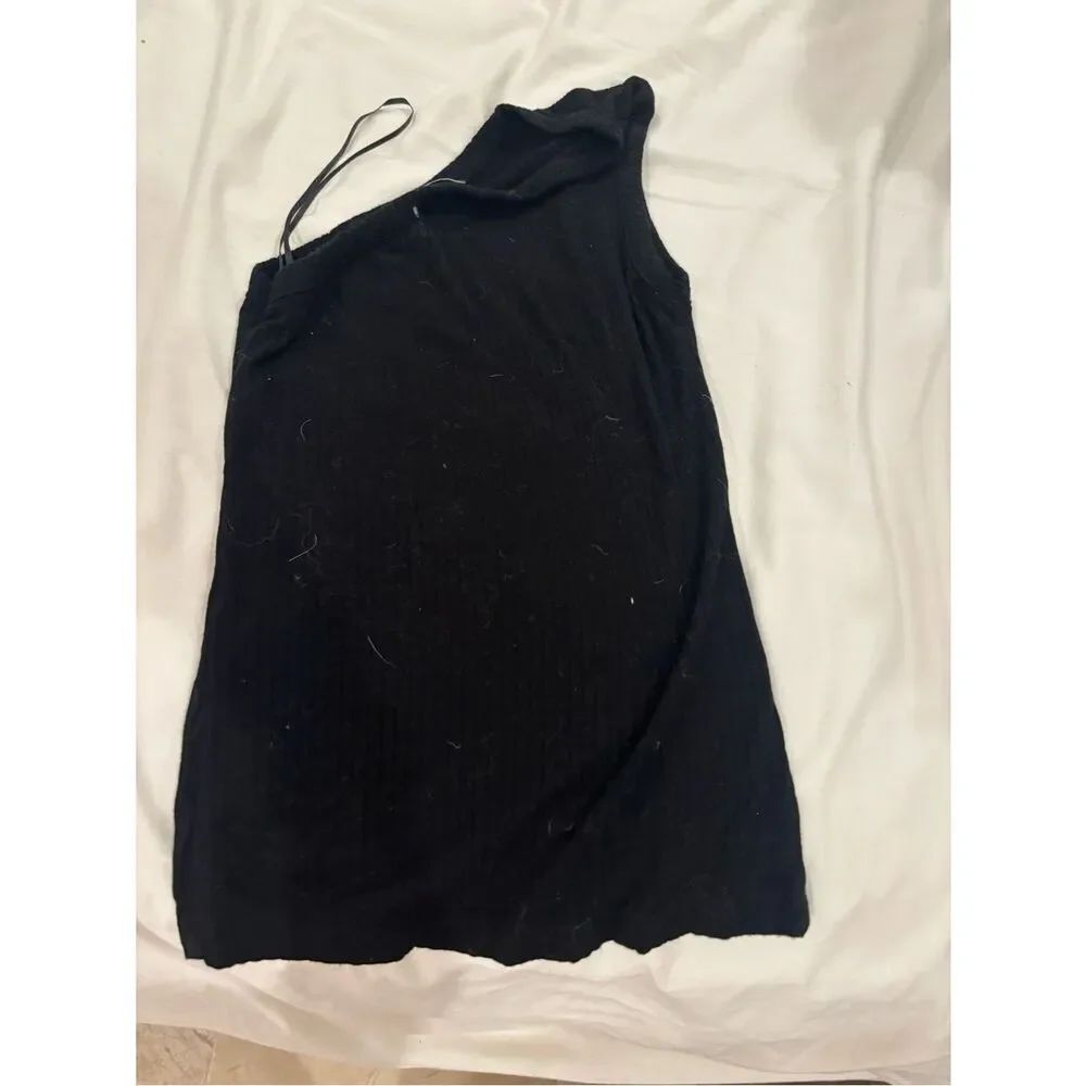 Vici Black Ribbed One-Shoulder Tank Top